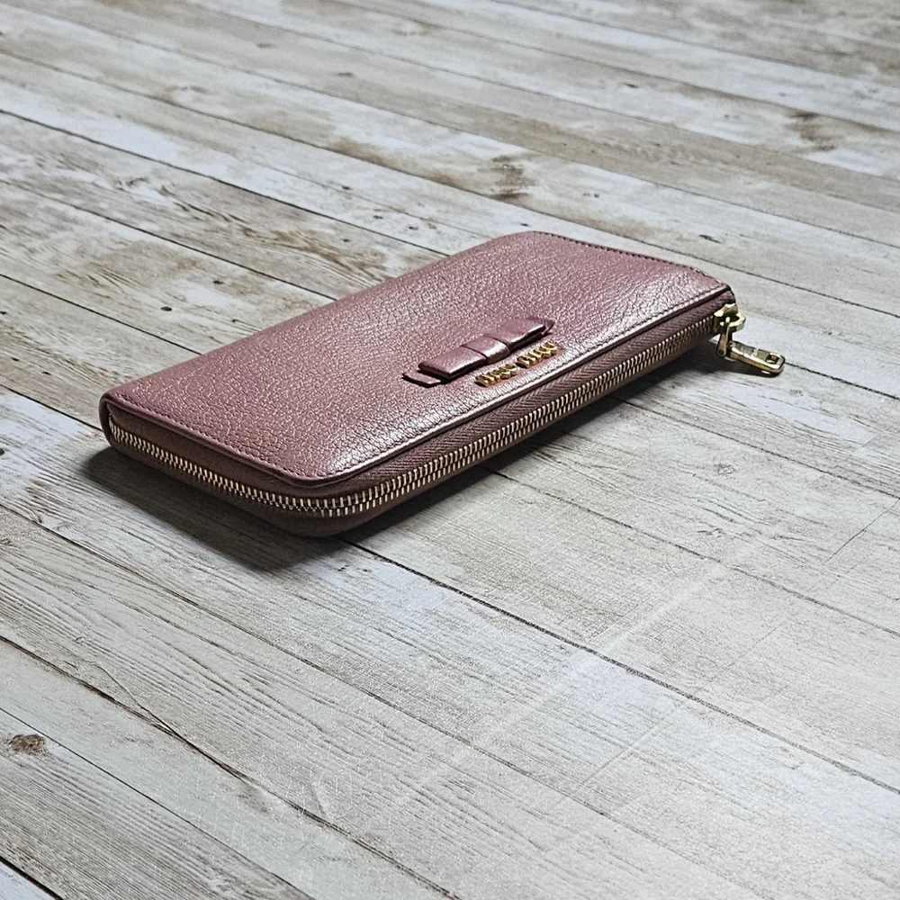 Miu Miu Pink Wallet with Elegant Zip Closure